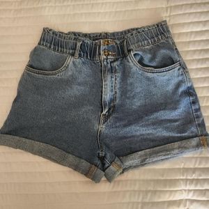 forever 21 mom denim shorts w/tortoise shell buttons Size:27
